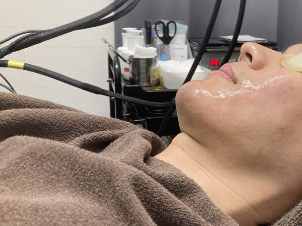 gorilla-clinic_pealing